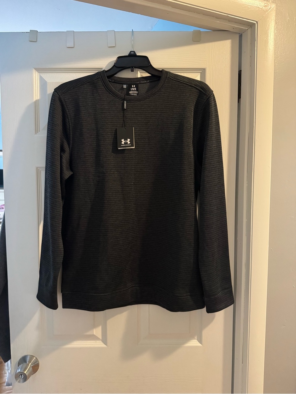 Under Armour Men's Black Long-Sleeve Crewneck Performance Shirt